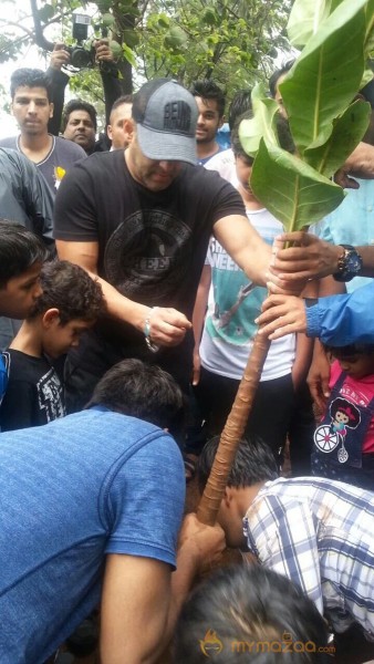 Salman Khan started BMC's 2 crore Tree Planting Initiative in Mumbai