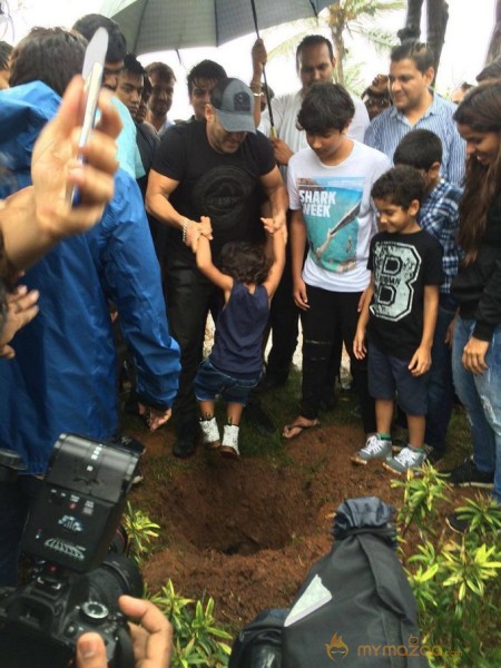 Salman Khan started BMC's 2 crore Tree Planting Initiative in Mumbai