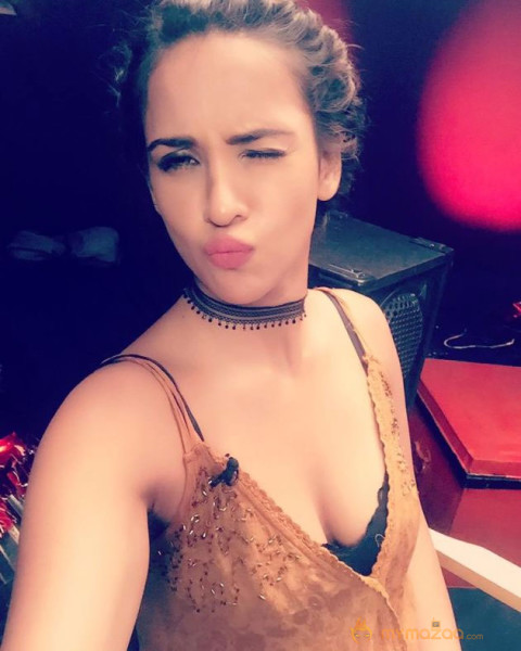 Aisha Sharma PhotoShoot Photos