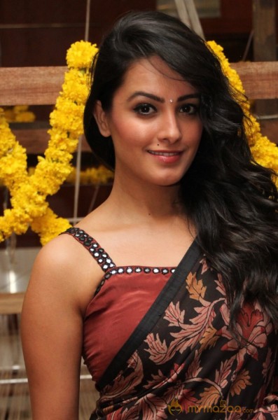 Anita Hassanandani Cute and Hot Pics