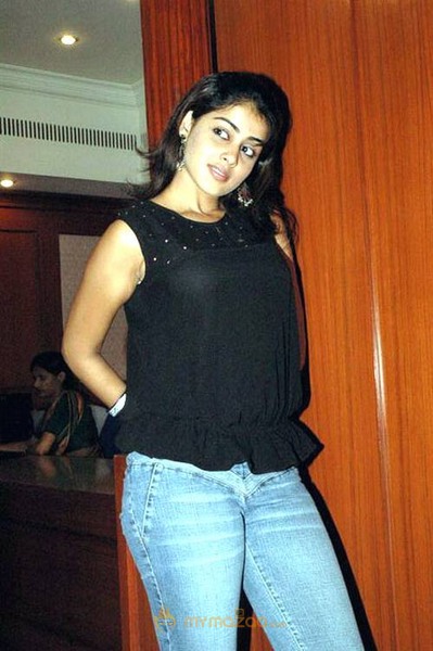 Cute genelia d souza Photo Gallery