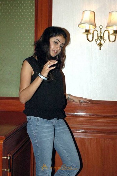 Cute genelia d souza Photo Gallery