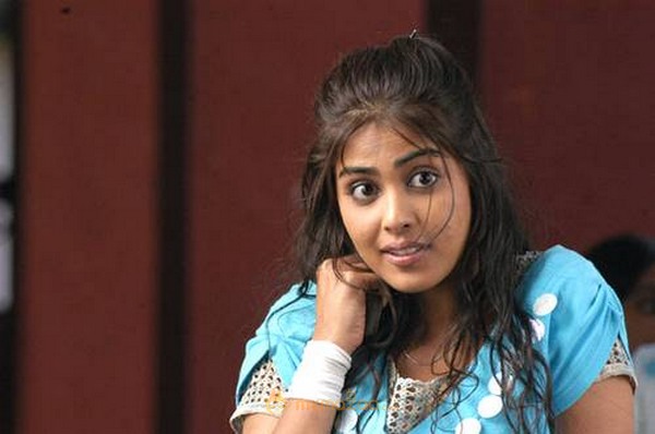 Cute genelia d souza Photo Gallery