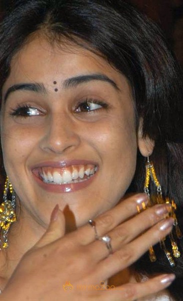 Cute genelia d souza Photo Gallery