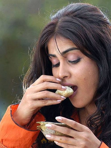Cute genelia d souza Photo Gallery