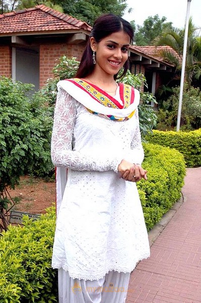 Cute genelia d souza Photo Gallery