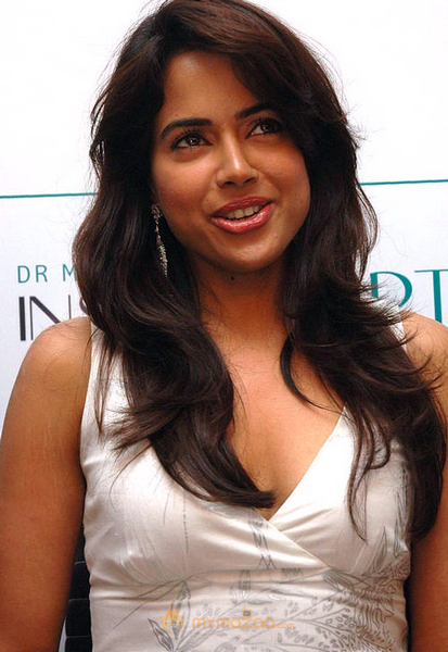 Hot Sameera Raddy Photo Gallery
