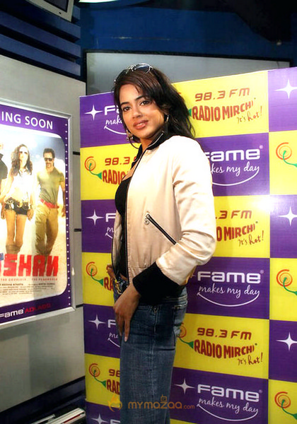 Hot Sameera Raddy Photo Gallery
