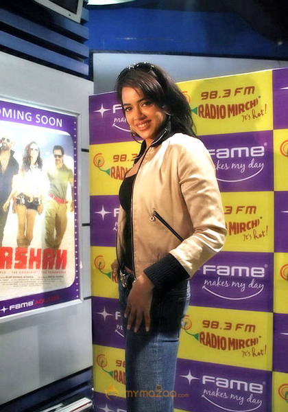 Hot Sameera Raddy Photo Gallery