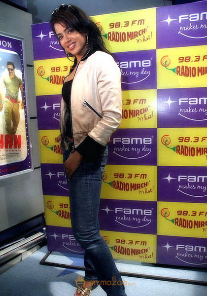 Hot Sameera Raddy Photo Gallery