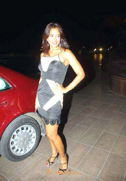 Hot Sameera Raddy Photo Gallery