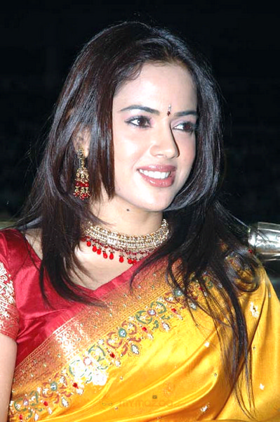 Hot Sameera Raddy Photo Gallery