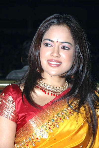 Hot Sameera Raddy Photo Gallery