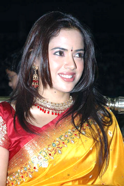 Hot Sameera Raddy Photo Gallery