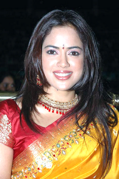 Hot Sameera Raddy Photo Gallery