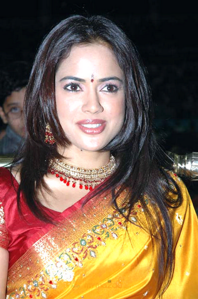 Hot Sameera Raddy Photo Gallery