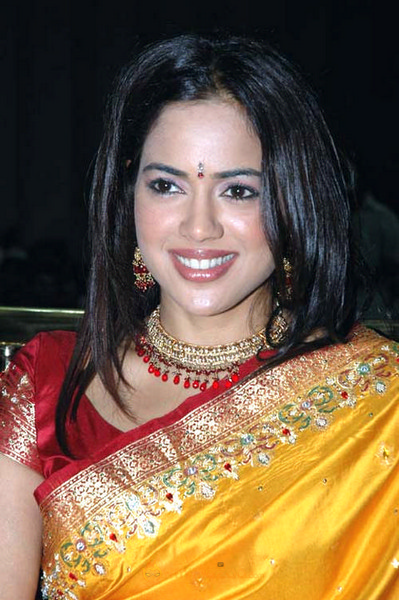 Hot Sameera Raddy Photo Gallery