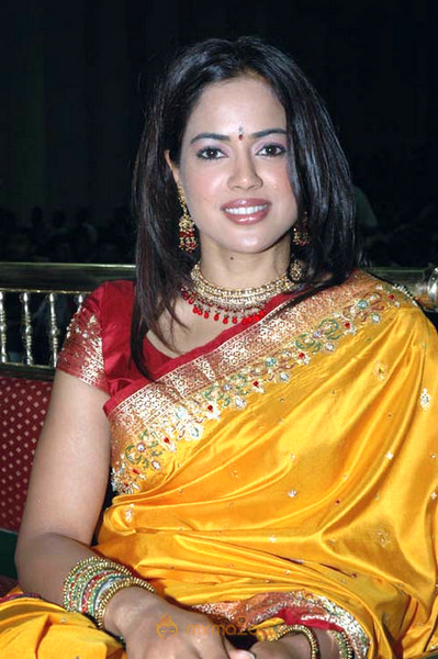 Hot Sameera Raddy Photo Gallery
