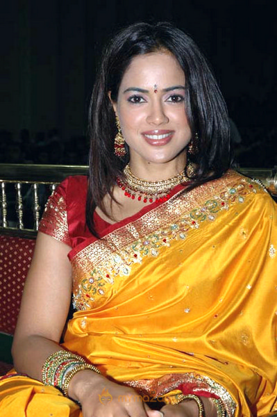 Hot Sameera Raddy Photo Gallery
