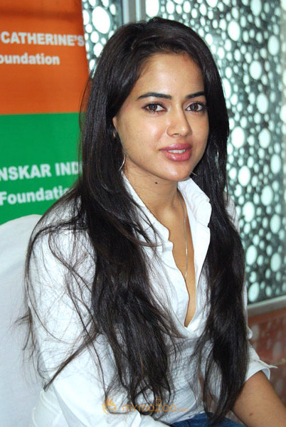Hot Sameera Raddy Photo Gallery