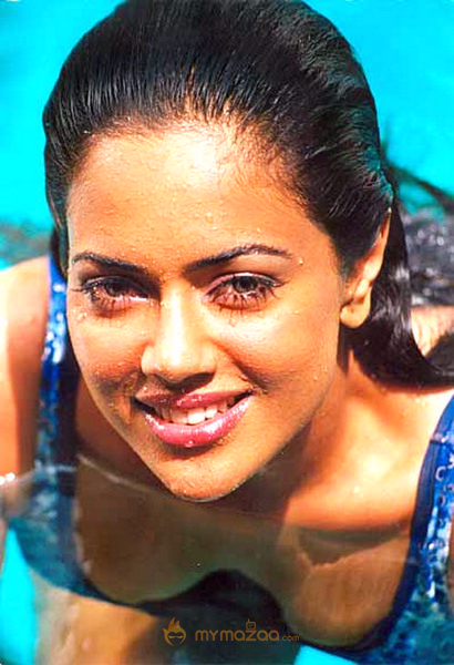 Hot Sameera Raddy Photo Gallery