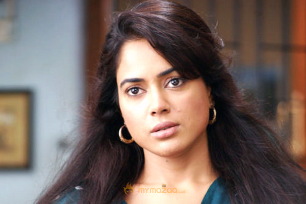 Hot Sameera Raddy Photo Gallery