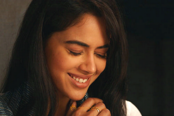 Hot Sameera Raddy Photo Gallery