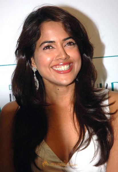 Hot Sameera Raddy Photo Gallery