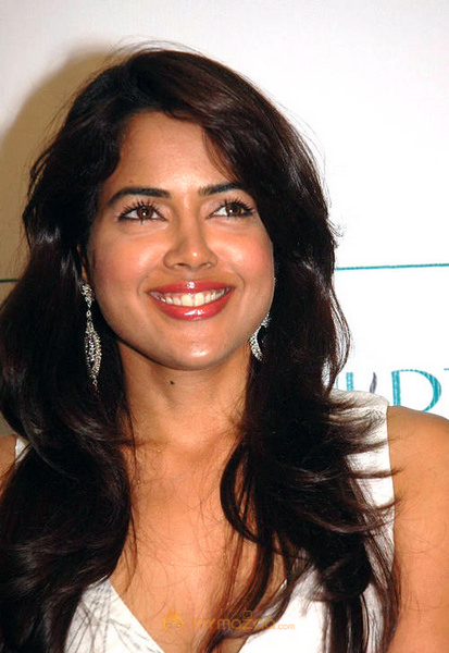 Hot Sameera Raddy Photo Gallery