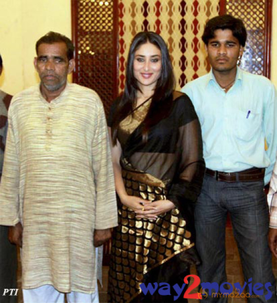 Aamir khan and Kareena kapoor in Promotion of 3 idiots  