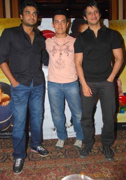 Aamir Promotes 3 Idiots 