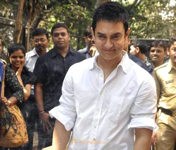 Aamir Khan celebrates 45th birthday