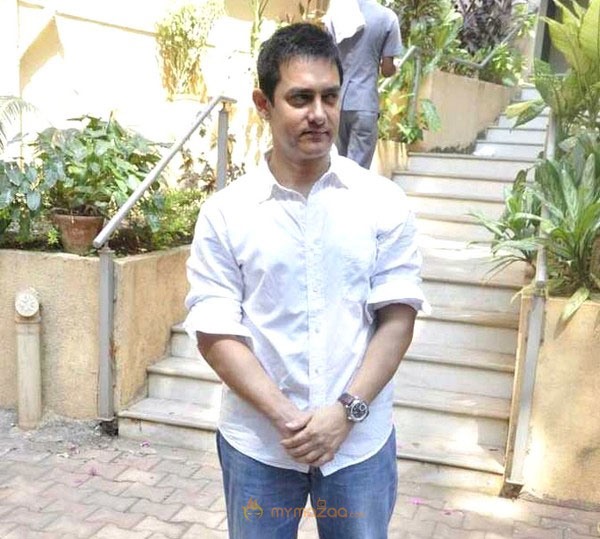 Aamir Khan celebrates 45th birthday