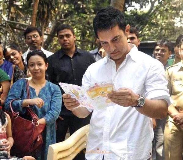 Aamir Khan celebrates 45th birthday