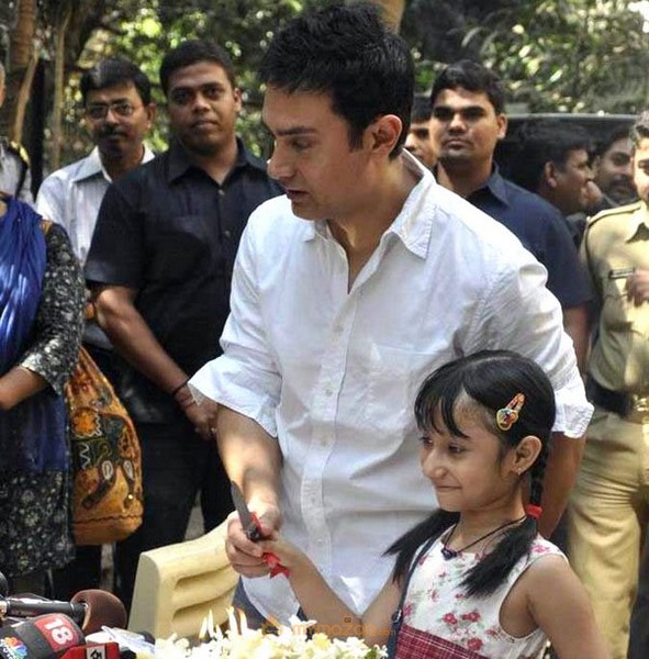 Aamir Khan celebrates 45th birthday