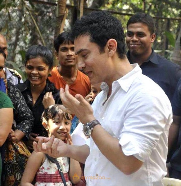 Aamir Khan celebrates 45th birthday