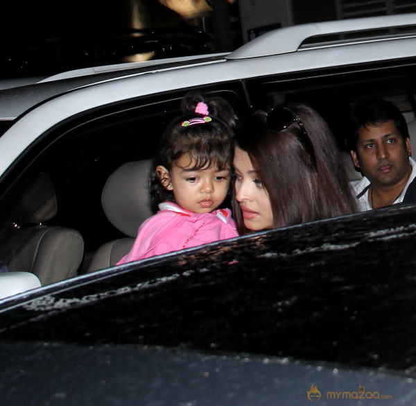 Abhishek Receives Aishwarya At Airport 