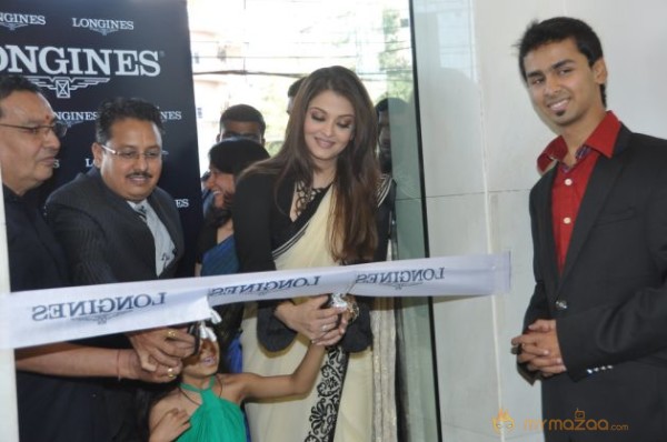 Aishwarya Rai launches Longiness Showroom Photos