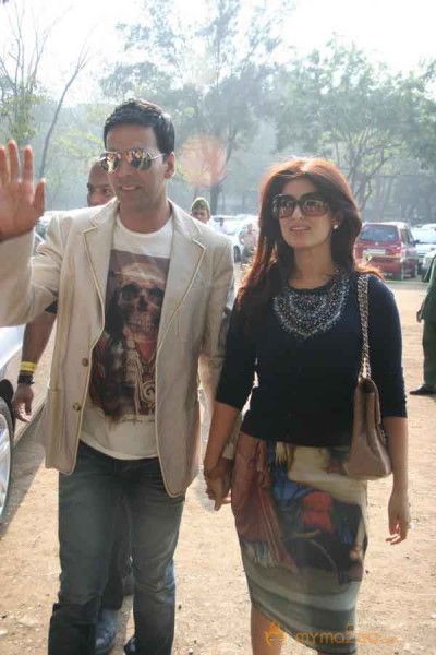 Akshay Kumar and Twinkle Khanna at Mid-Day race 