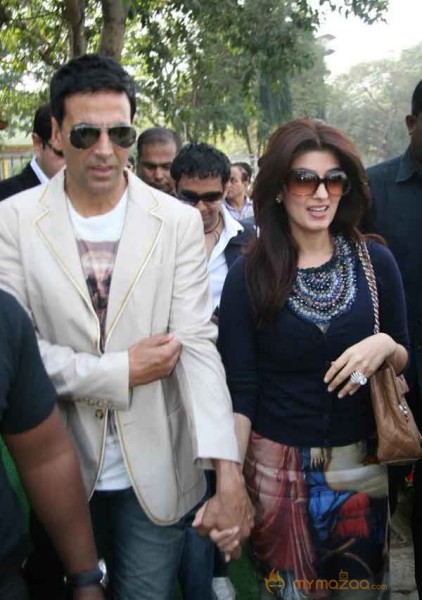 Akshay Kumar and Twinkle Khanna at Mid-Day race 