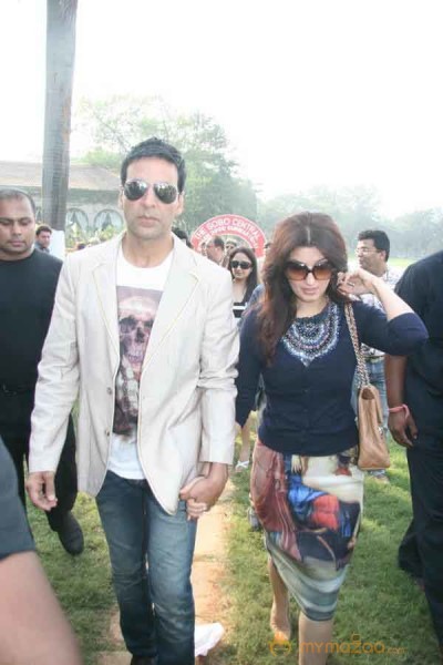 Akshay Kumar and Twinkle Khanna at Mid-Day race 
