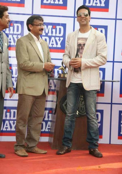 Akshay Kumar and Twinkle Khanna at Mid-Day race 