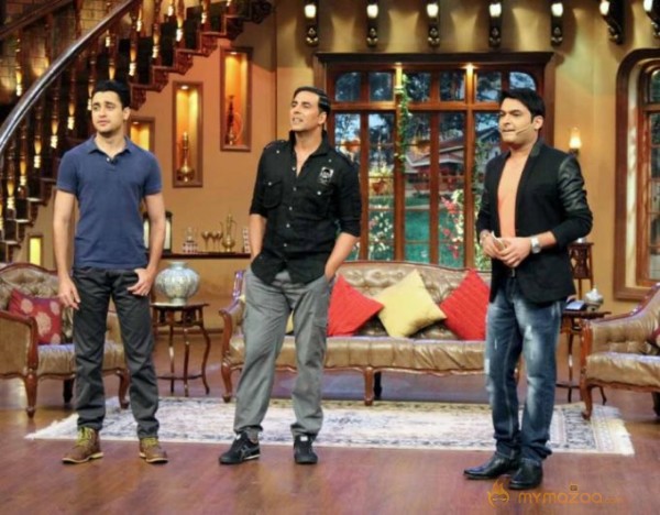 Akshay-Sonakshi-Imran On The Sets Of Comedy Nights