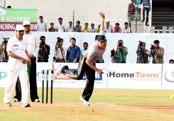 Akshay, Deepika at Housefull Cricket Match