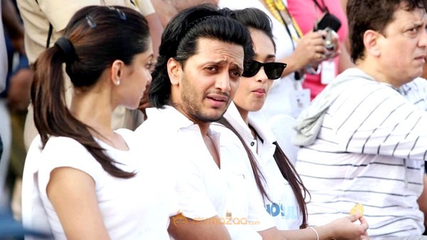 Akshay, Deepika at Housefull Cricket Match