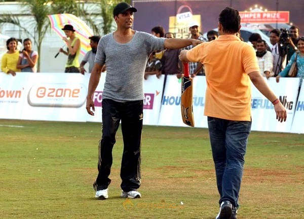 Akshay, Deepika at Housefull Cricket Match