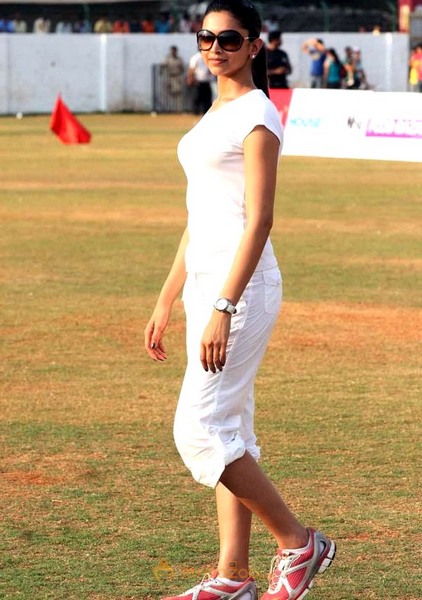 Akshay, Deepika at Housefull Cricket Match