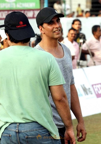 Akshay, Deepika at Housefull Cricket Match