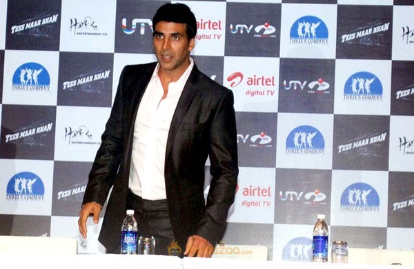 Akshay Katrina & Farah Khan Launch Tees Maar Khan