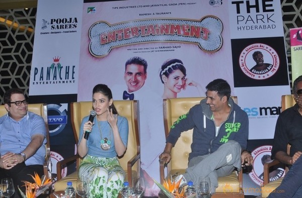 Akshay,Tamanna Promotes Entertainment Movie Photos